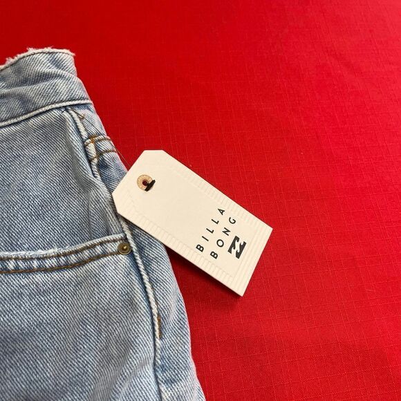NWT Billabong How Bout That Destroyed Denim Shorts Size 31 New - Picture 4 of 12